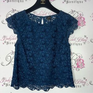 Talula Aritzia tank top lace navy blue keyhole opening tshirt tank top shirt